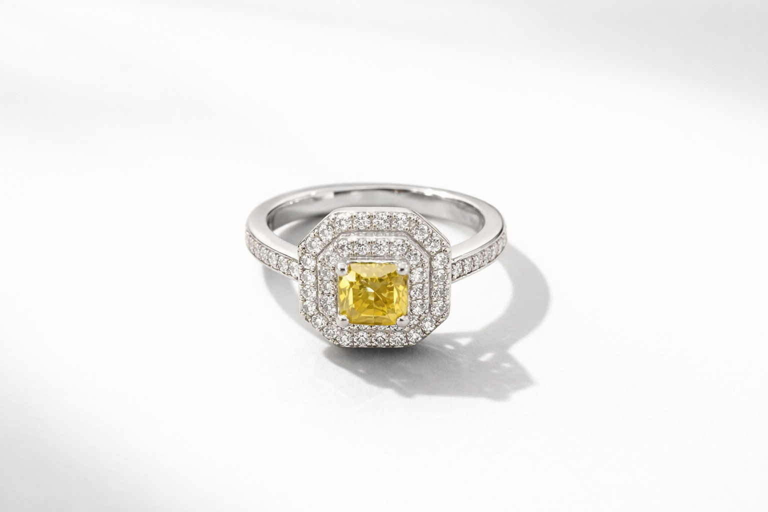 Virelle Halo Ring