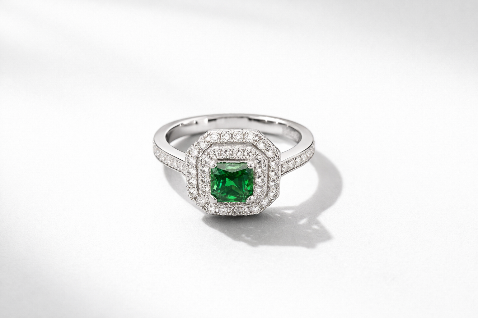 Virelle Halo Ring